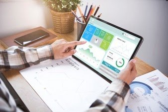 Supera a la competencia con desarrollo de software a la medida 2 ventajas del desarrollo de software a la medida