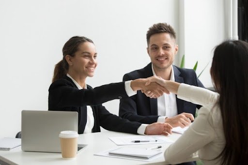 Supera a la competencia con desarrollo de software a la medida 3 ¿Cómo escoger la mejor empresa de desarrollo de software?