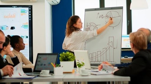 Supera a la competencia con desarrollo de software a la medida 1 Cuándo es necesario un desarrollo de software a la medida