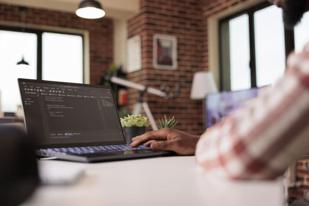 8 Beneficios de Contar con un Desarrollo de Software a Medida 2 Empresas de desarrollo de software a la medida
