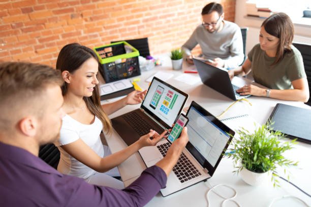 ¿Cómo se desarrollan las aplicaciones en Colombia? 4 Herramientas y servicios útiles en el desarrollo de aplicaciones
